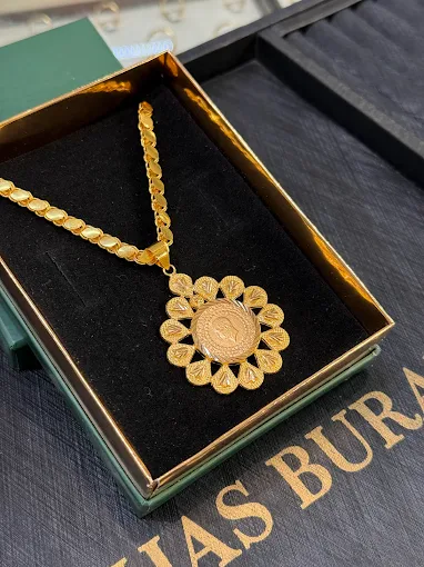 Hasburak Sarrafiye altın takı vitrini